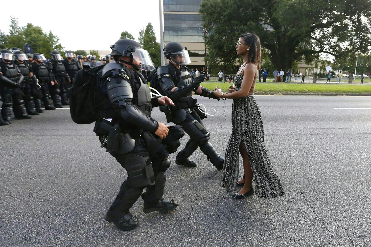 Paras temaattinen uutiskuva 2017 World Press Photo 2017:n Ajankohtaiset teemat -kategorian voitti Jonathan Bachman kuvallaan aktivistista Baton Rougessa Louisianassa